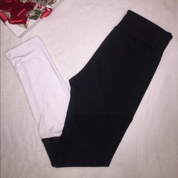 LAST PAIR 💥 LEGGINGS W/ MESH DETAIL - Picture 3 of 5